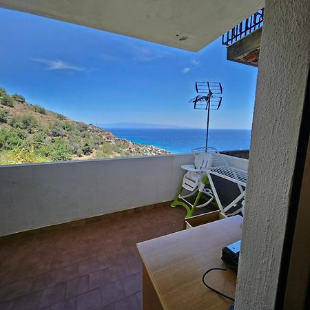 Nuova Casa Giulia Letojanni Exterior foto