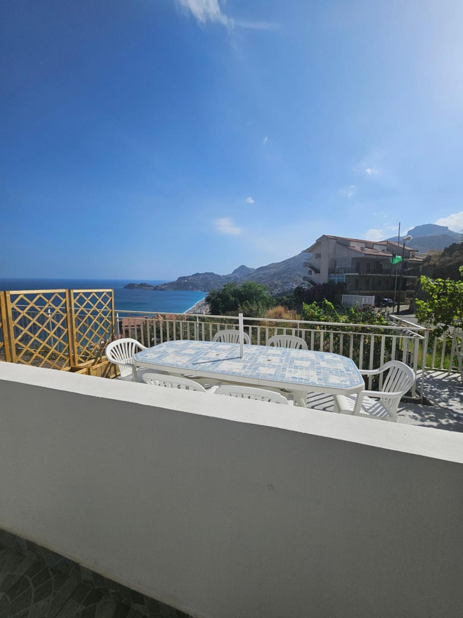 Nuova Casa Giulia Letojanni Exterior foto