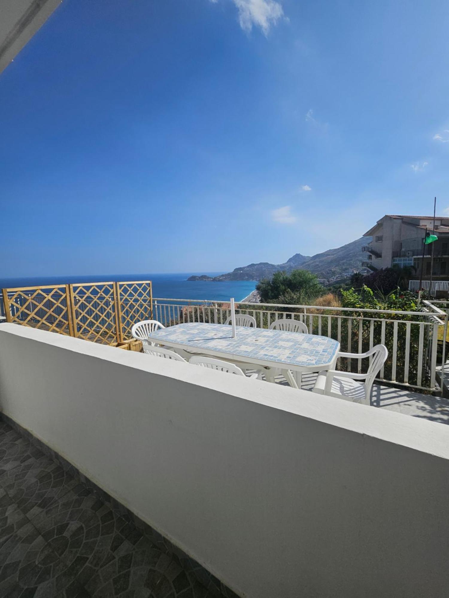Nuova Casa Giulia Letojanni Exterior foto