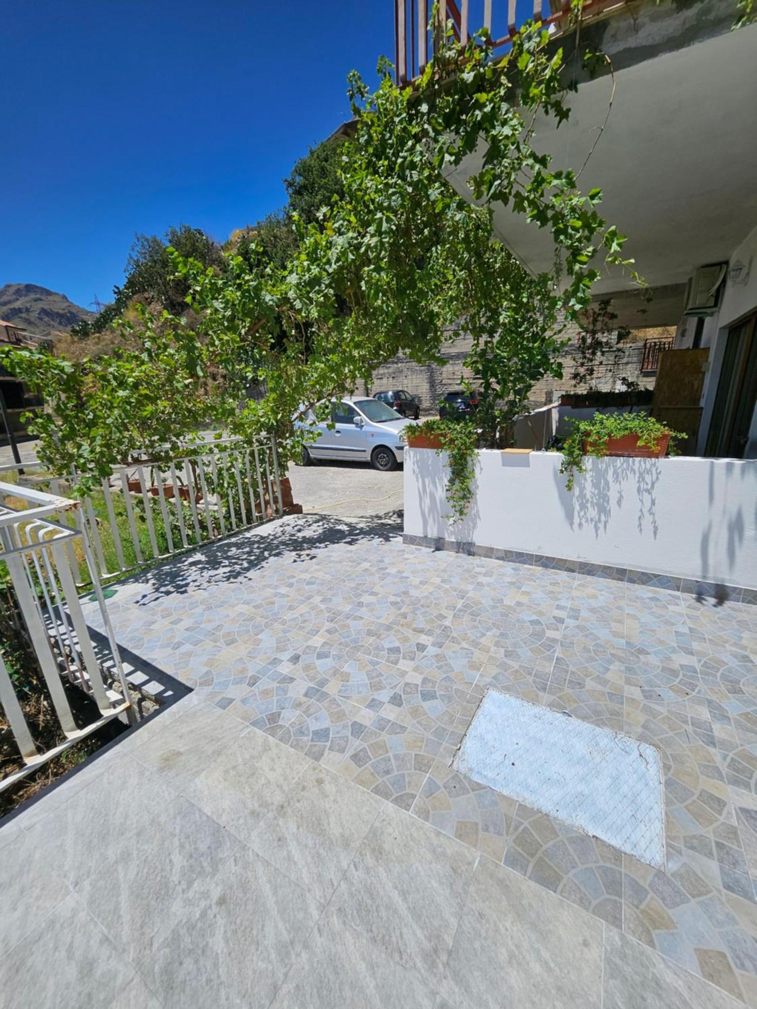 Nuova Casa Giulia Letojanni Exterior foto