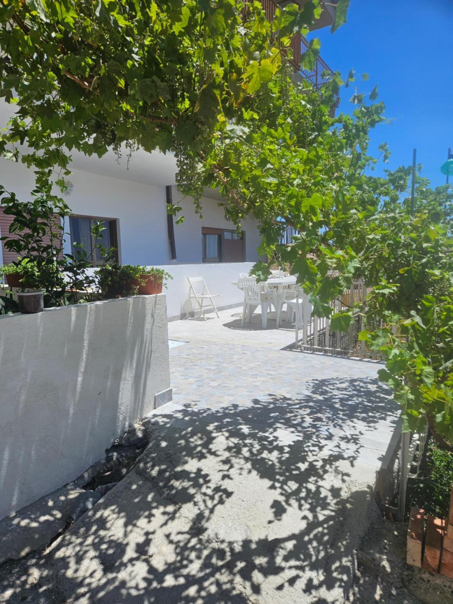 Nuova Casa Giulia Letojanni Exterior foto